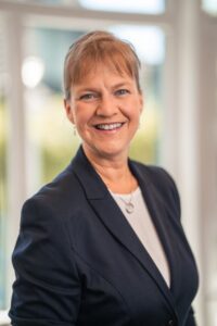 Portrait von Vera Heim, Referentin beim GFK-Onlinekongress 2026. Freundlicher Ausdruck, aufgenommen in einem hellen Raum.