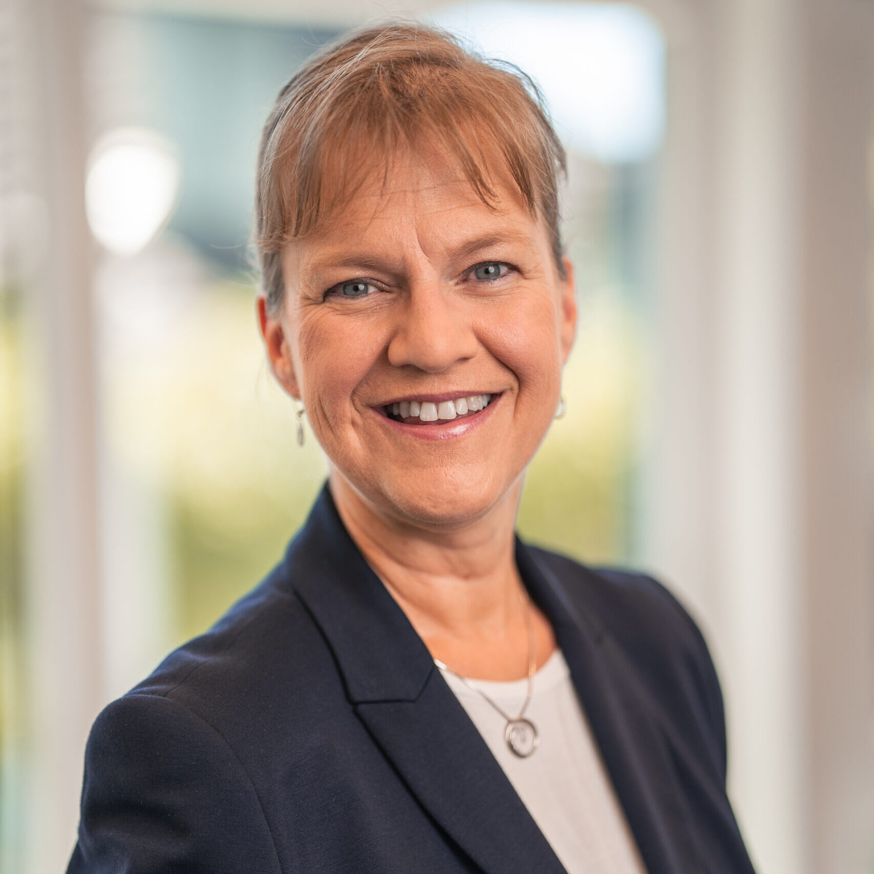 Portrait von Vera Heim, Referentin beim GFK-Onlinekongress 2026. Freundlicher Ausdruck, aufgenommen in einem hellen Raum.