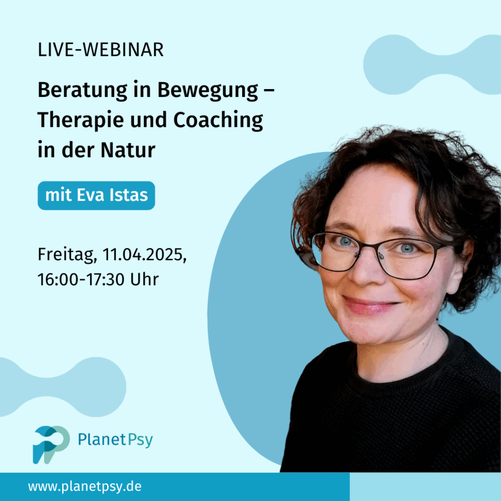 Werbung für ein Live-Webinar mit dem Titel „Beratung in Bewegung – Therapie und Coaching in der Natur“. Das Webinar findet am Freitag, 11. April 2025, von 16:00 bis 17:30 Uhr mit Eva Istas statt. Der Titel steht links oben auf hellblauem Hintergrund, darunter „mit Eva Istas“ in einem blauen Kasten. Unten links sind Datum und Uhrzeit des Webinars, das Logo von Planet Psy sowie die Website www.planetpsy.de zu sehen. Rechts im Bild ist ein verpixeltes Foto einer Person.
