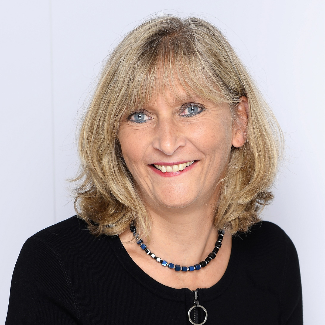 Portrait von Birgit Brand-Hörsting Referentin beim GFK-Onlinekongress 2026. Freundlicher Ausdruck, aufgenommen vor einem hellen Studio-Hintergrund.