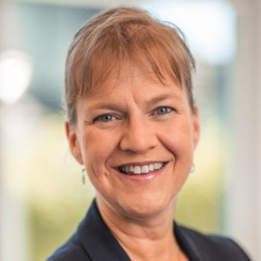 Portrait von Vera Heim, Referentin beim GFK-Onlinekongress 2026. Freundlicher Ausdruck, aufgenommen in einem hellen Raum.