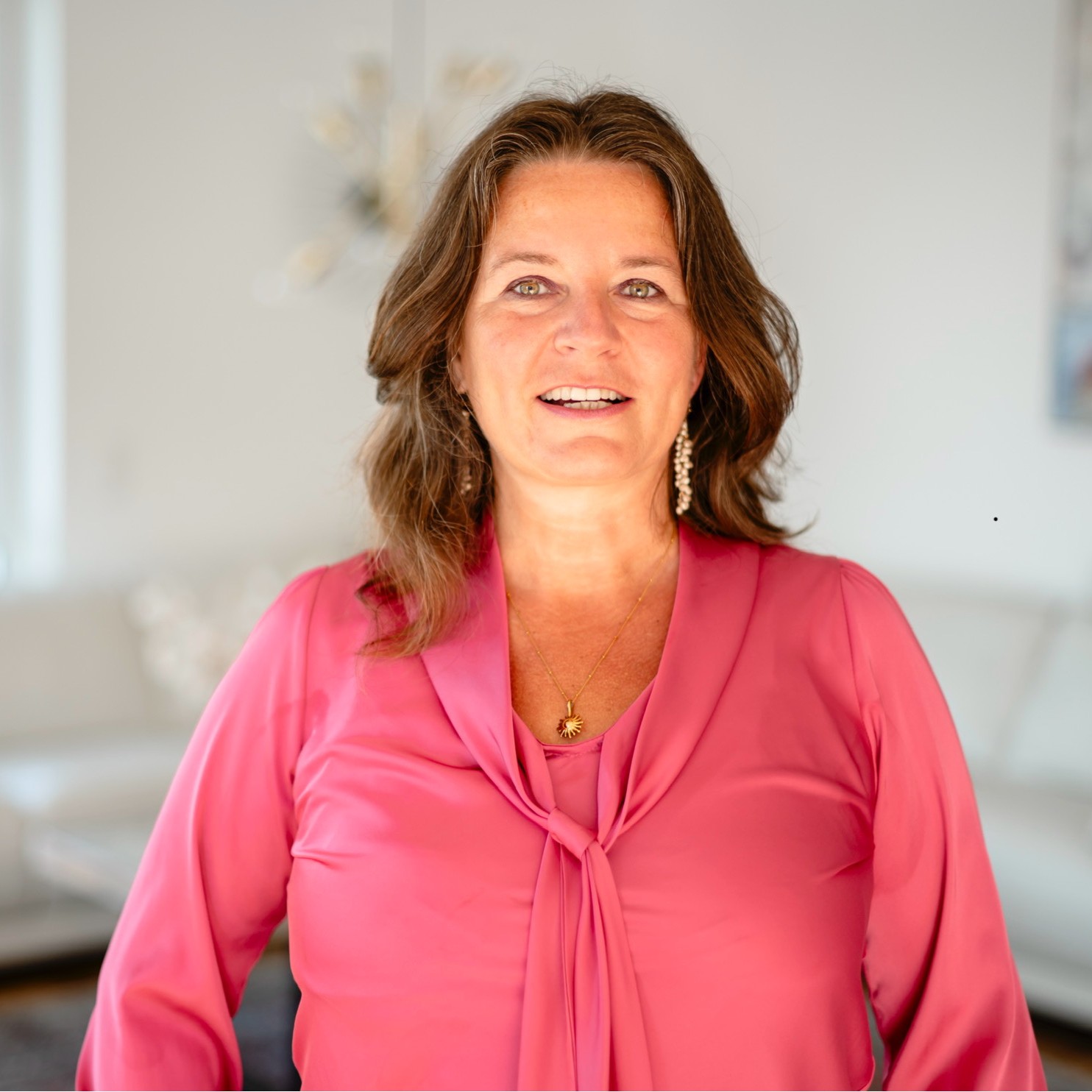 Portrait von Annett Zupke Referentin beim GFK-Onlinekongress 2026. Freundlicher Ausdruck, aufgenommen vor einem hellen Hintergrund.